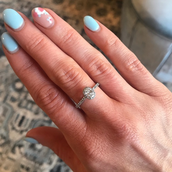 Tiffany & Co oval diamond ring - Picture 8 of 8